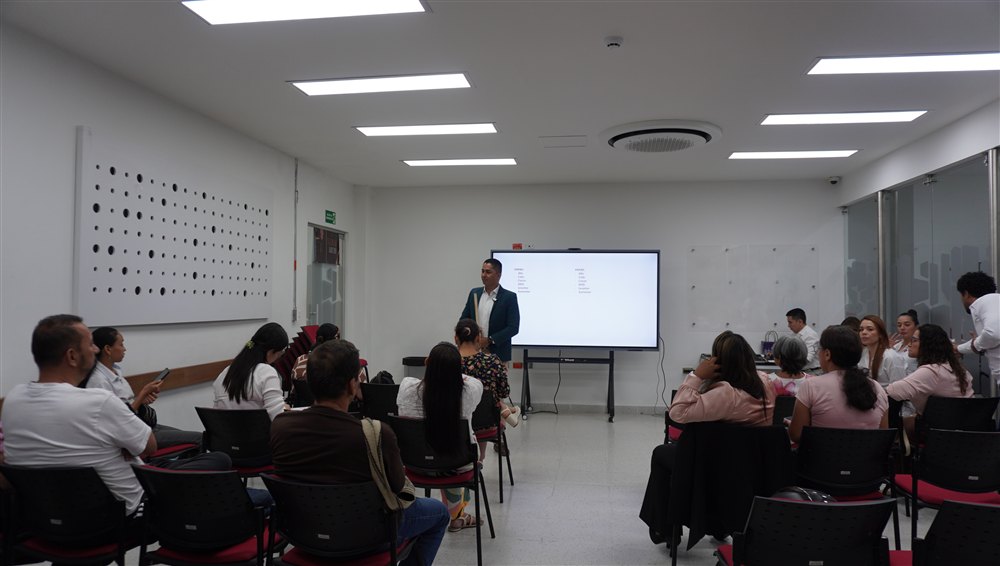 Conferencia en la Cámara de Comercio del Huila